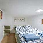 Cute Gallery Flat In Budapest, Spring