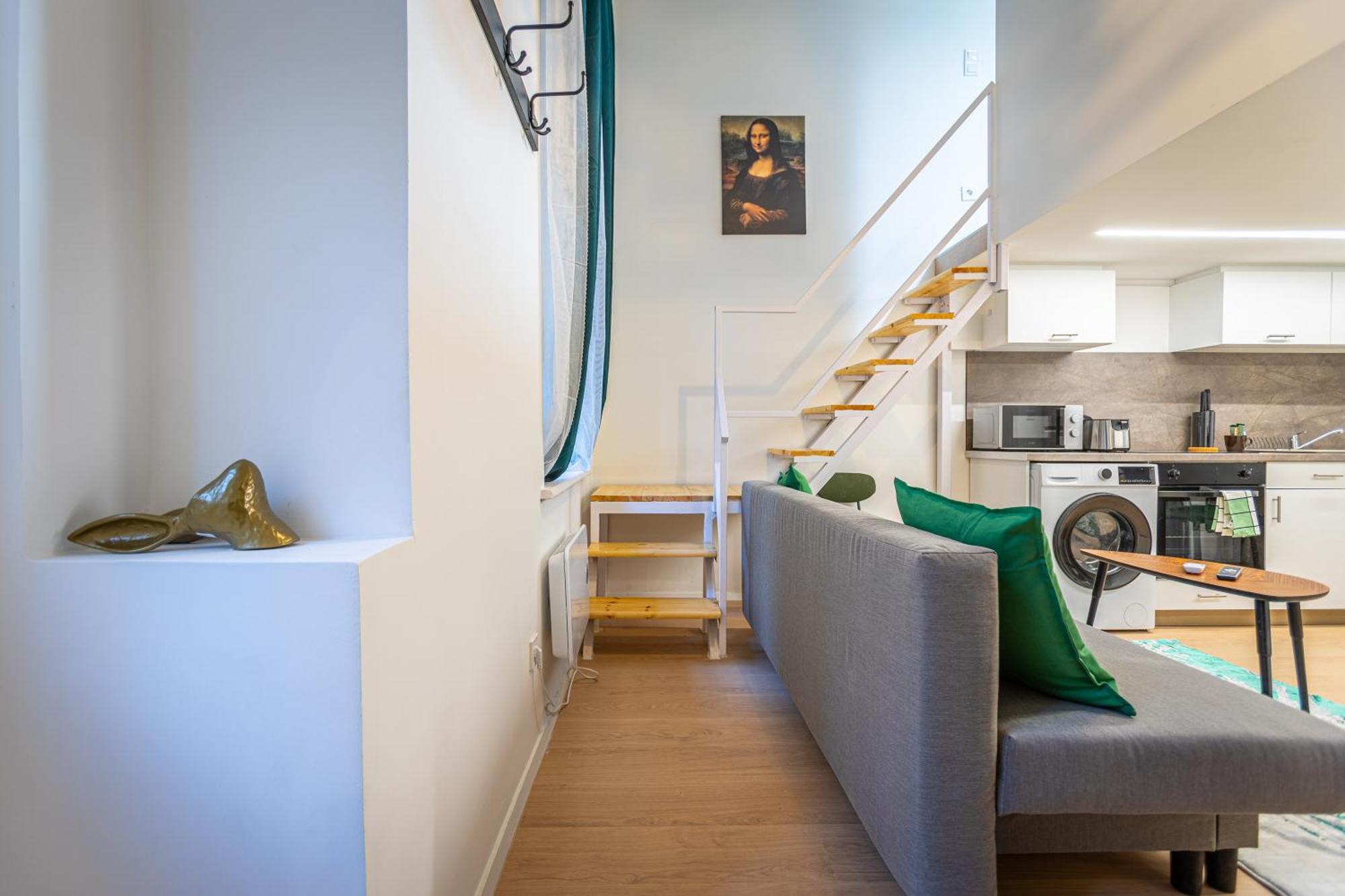 Cute Gallery Flat In Budapest, Spring *