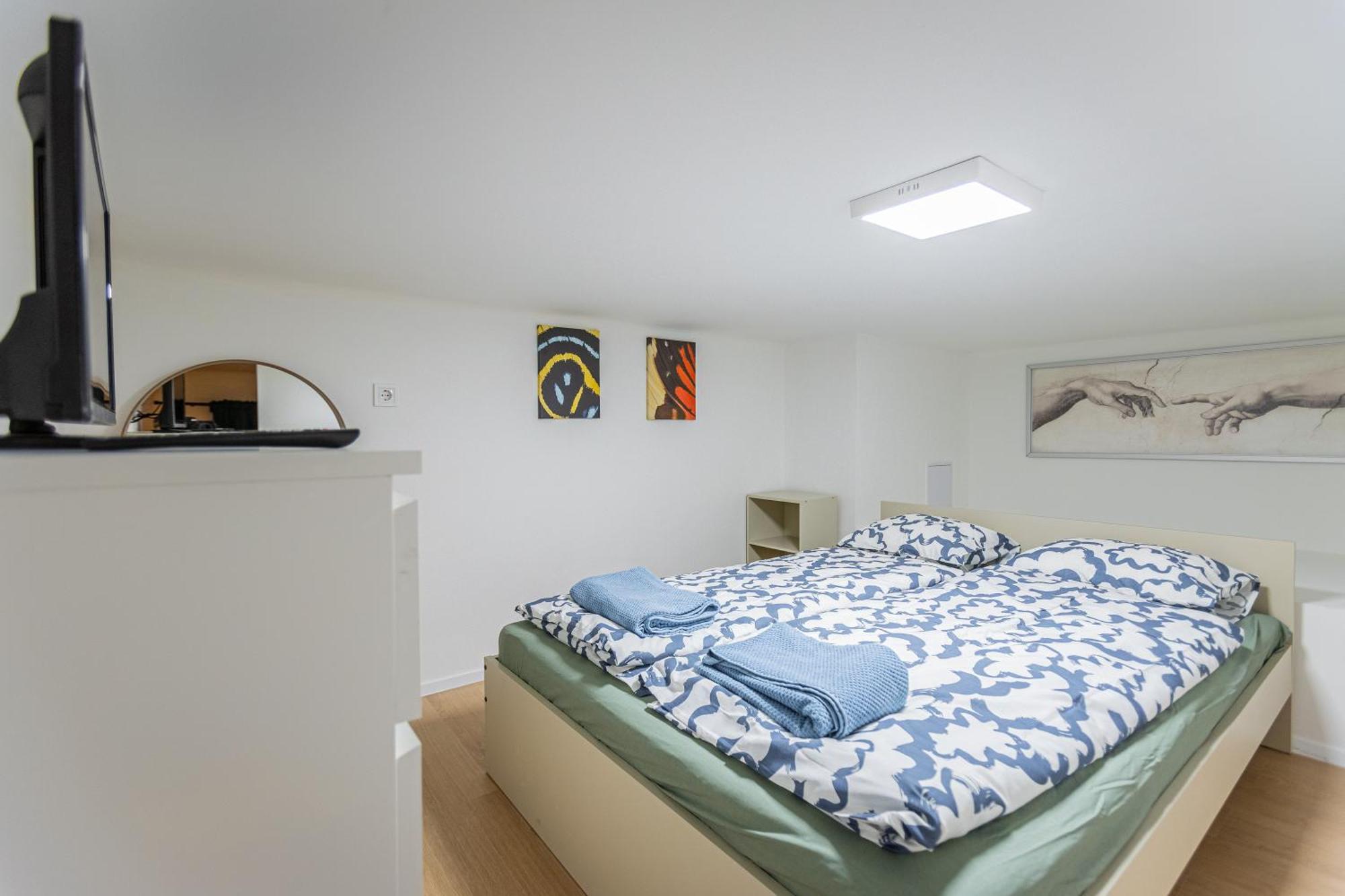 Apartment Cute Gallery Flat In Budapest, Spring