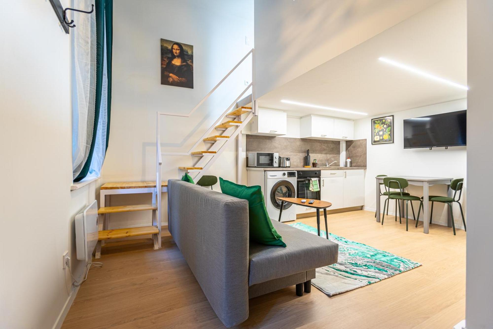 Cute Gallery Flat In Budapest, Spring Budapest
