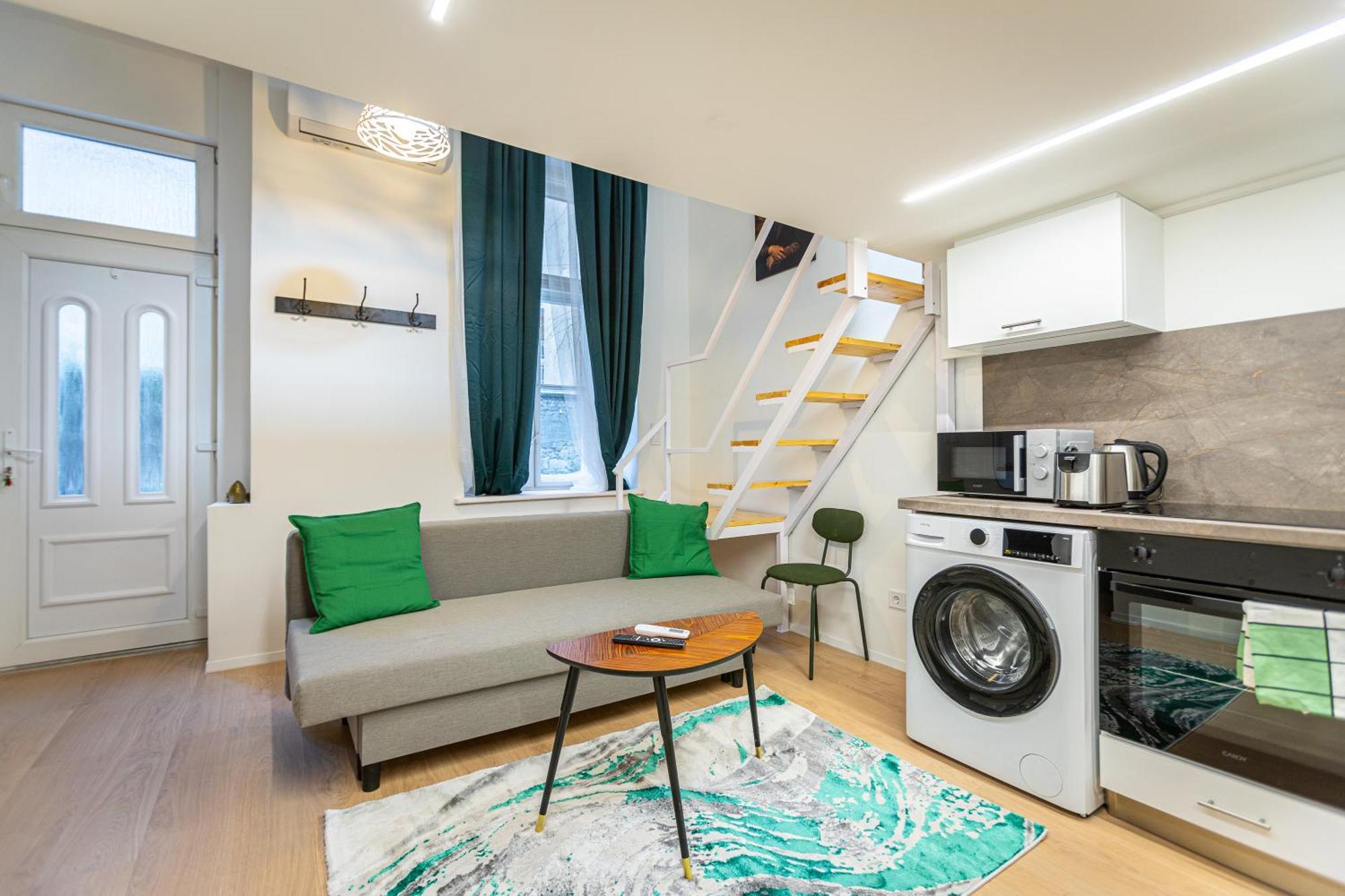 Cute Gallery Flat In Budapest, Spring Apartment