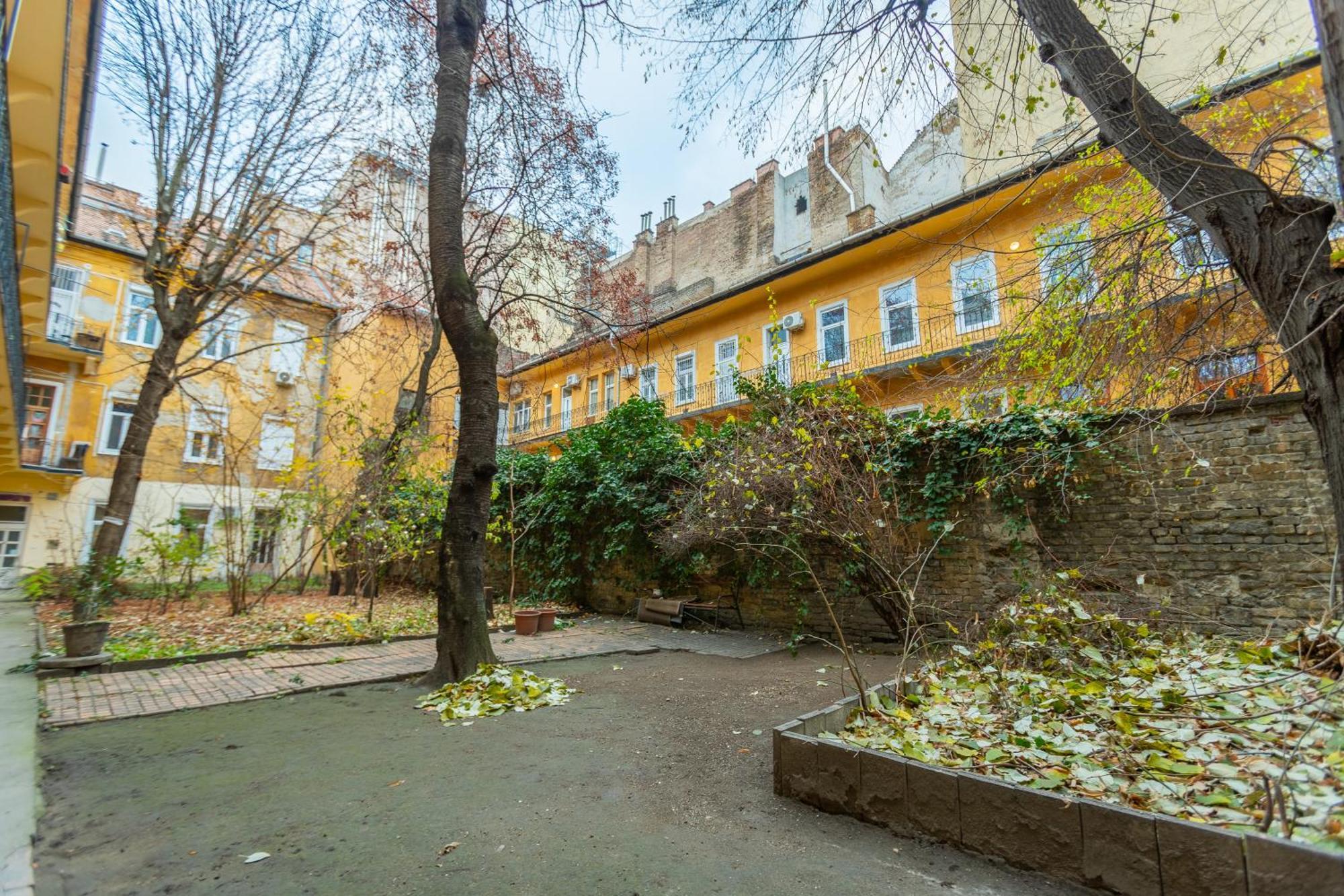 Cute Gallery Flat In Budapest, Spring Budapest
